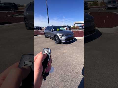 YOU WONT BELIEVE THIS!! PARKS ITSELF!! Kia Niro EV 2023