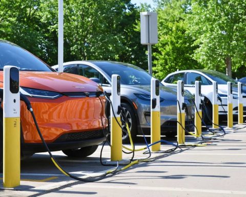 The Hidden Tug-of-War Over Electric Vehicle Chargers at Federal Properties The Hidden Tug-of-War Over Electric Vehicle Chargers at Federal Properties